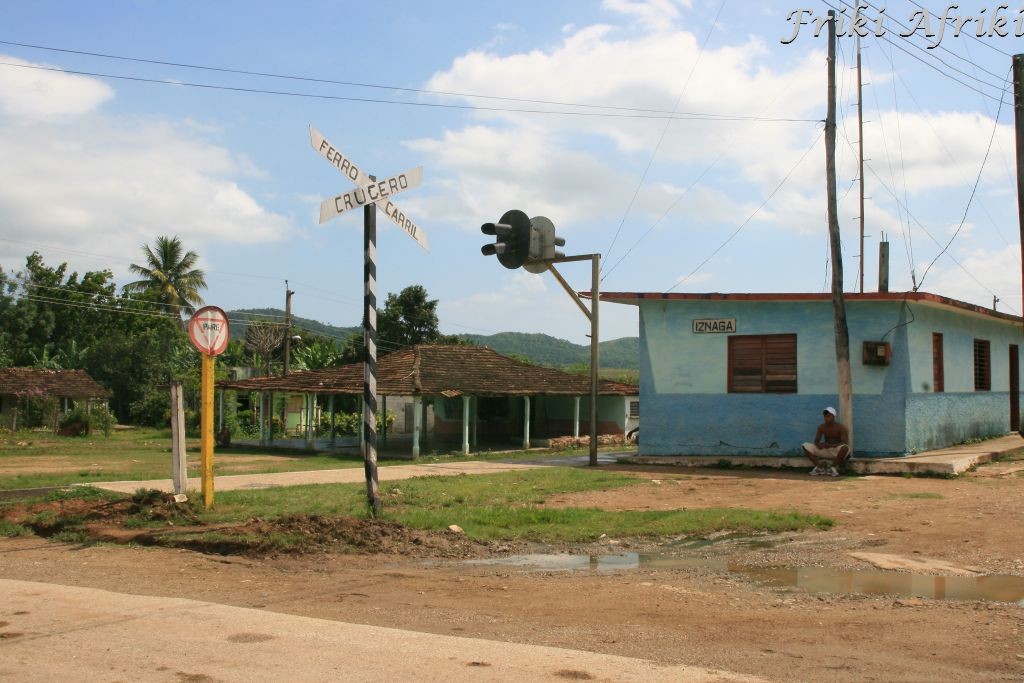 Dworzec w Manaca Iznaga, na który przyjeżdża pociąg parowy