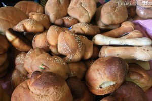 Chlebek Zmarłych i bułeczki - kości